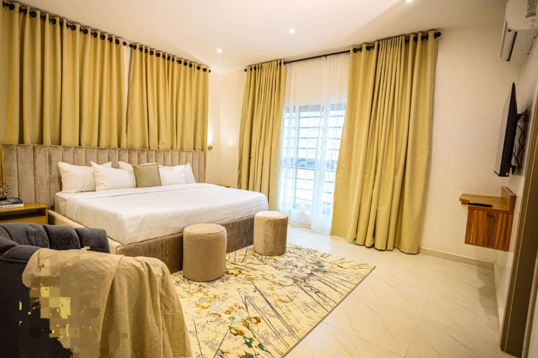 Exquisitely furnished 3 bedroom apartment